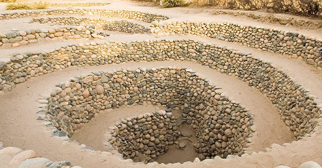Khám Phá Những Hố Xoắn Ốc Kỳ Lạ Trên Sa Mạc Nazca, Peru