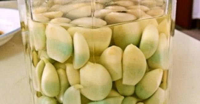 Giải Thích Tình Trạng Tỏi Ngâm Dấm Biến Màu Xanh: Nguyên Nhân Và Giải Pháp