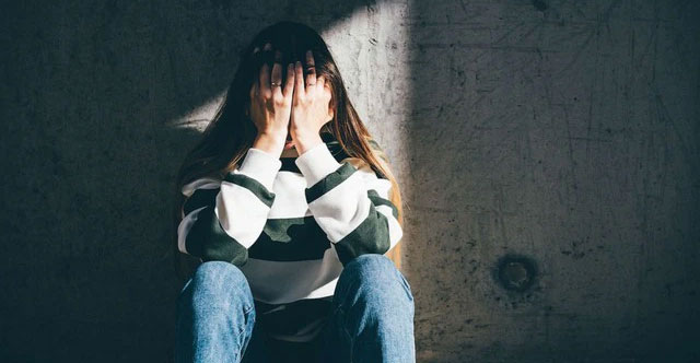 Tại Sao Cảm Xúc Tiêu Cực Khiến Bạn Già Nhất Nhanh Hơn Cả Hút Thuốc?