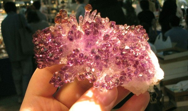 Poudretteite Đá Poudretteite