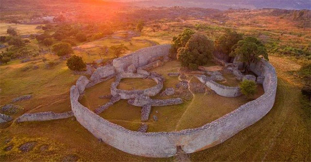 Khám Phá Di Sản Kỳ Diệu Của Vương Quốc Đá Đại Zimbabwe