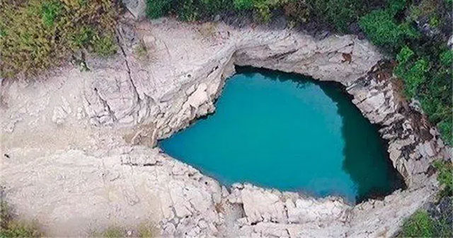 Khám Phá Hồ Ba Đinh: Bí Mật Kinh Hoàng Dưới Đại Dương Mặt Đất
