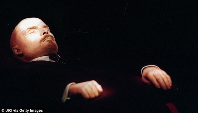 Khám Phá Quy Trình Bảo Quản Thi Hài Lenin: Bí Ẩn Khoa Học Đằng Sau Sự Bất Tử