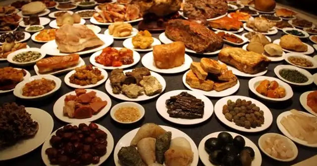 Khám Phá Cuộc Sống Thực Dưỡng Của Hoàng Đế Trung Hoa và Những Món Ăn Thừa Đáng Chú Ý