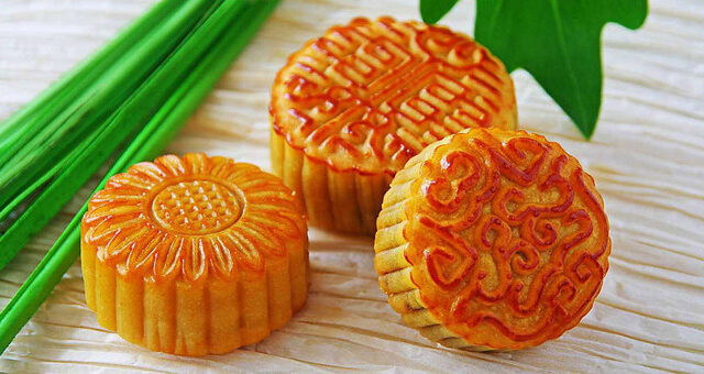 Chọn mua bánh Trung thu an toàn: những kiểm tra thiết thực trước khi thanh toán